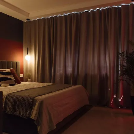 Charming - Location Near Old Town Бухарест