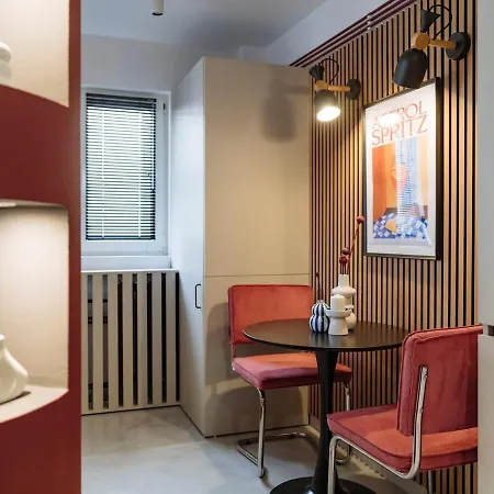 Charming - Location Near Old Town Bukarest