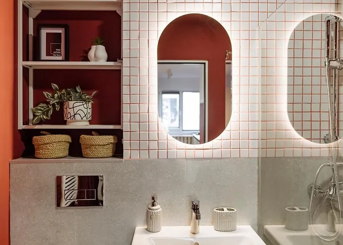 Charming - Location Near Old Town Апартаменти